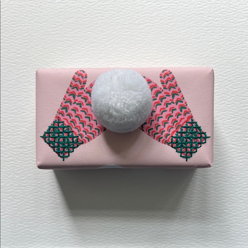 Anthropologie George & Viv Holiday Bar Soap Pink Decorative Mittens